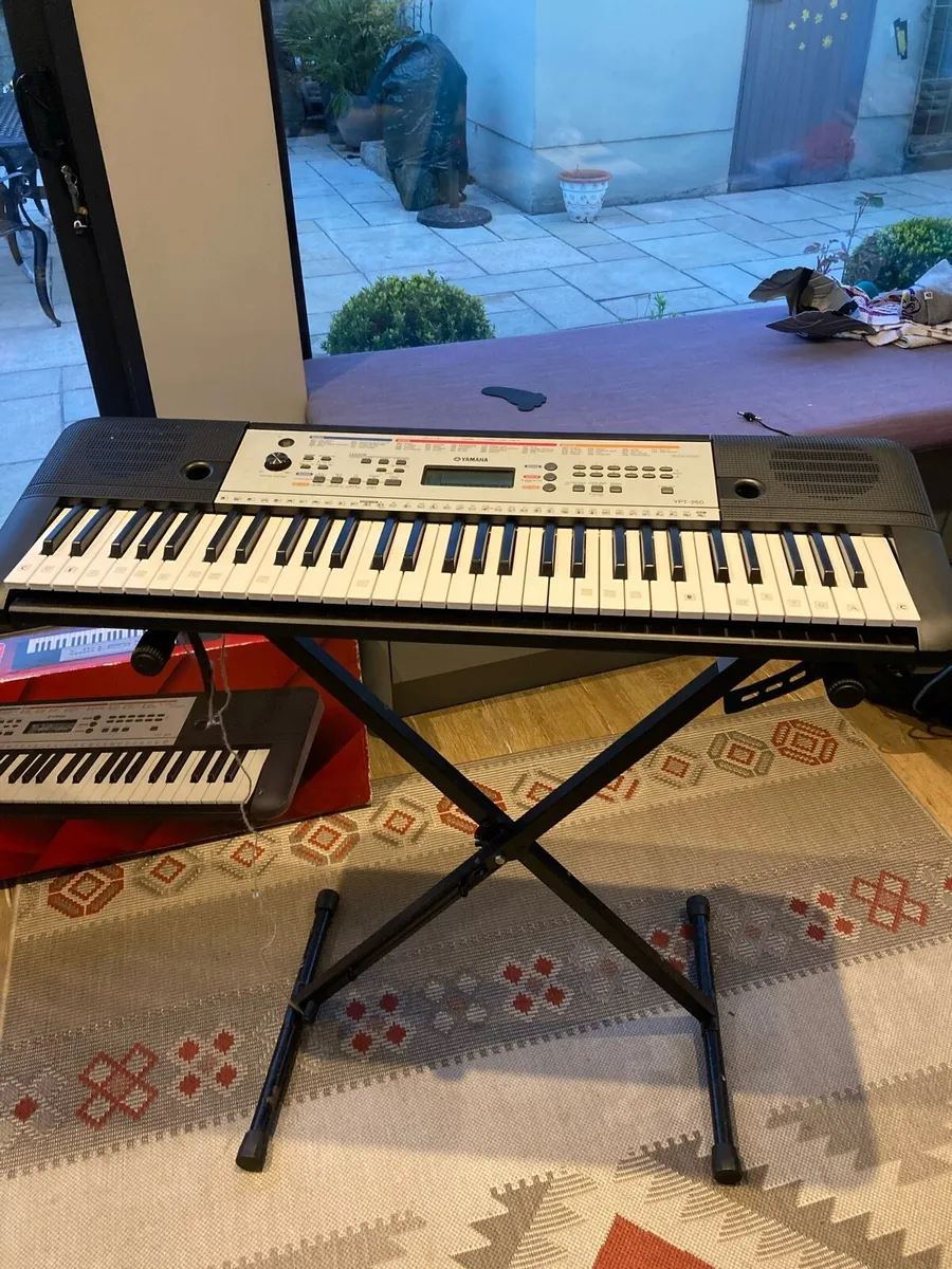 Yamaha YPT260 Keyboard - Image 2