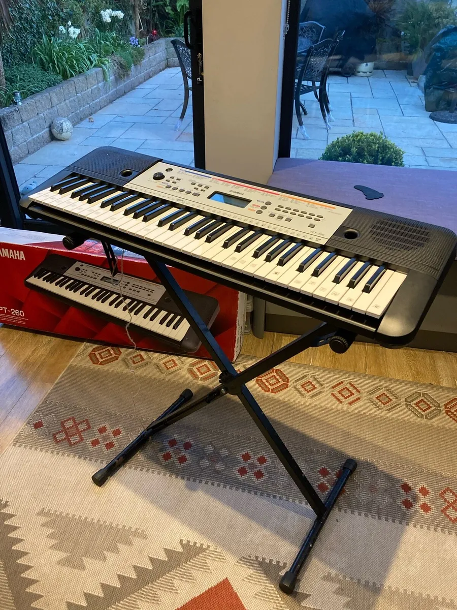 Yamaha YPT260 Keyboard - Image 3