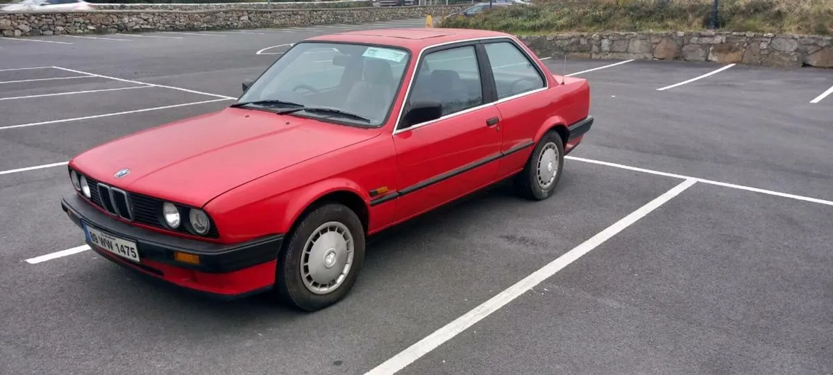 89 BMW E30 (barn find) - Image 4