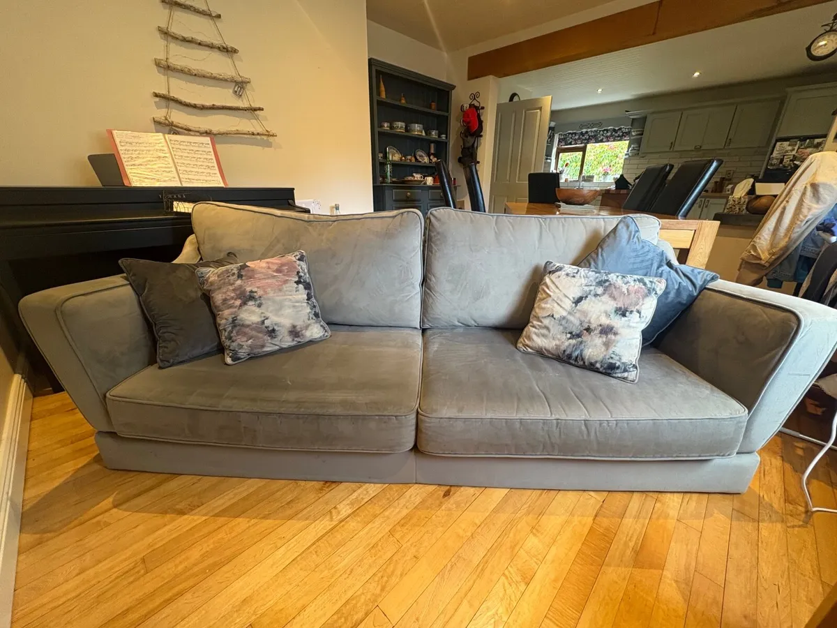 Couch/Sofa - Image 1