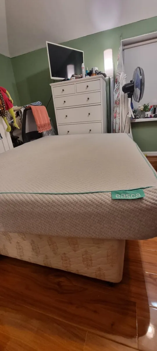 Bed frame + mattress - Image 1