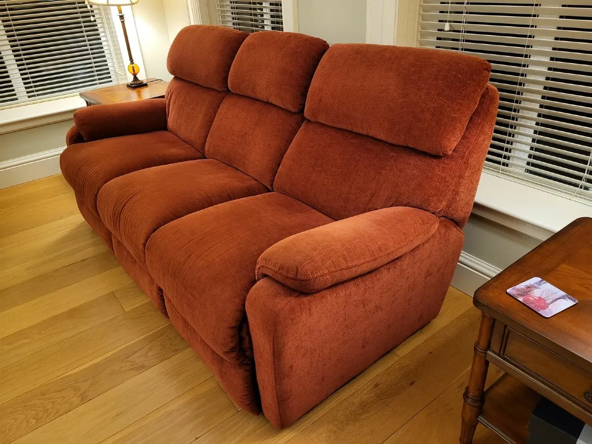 3 seater Couch, 2 leather recliners - Image 2