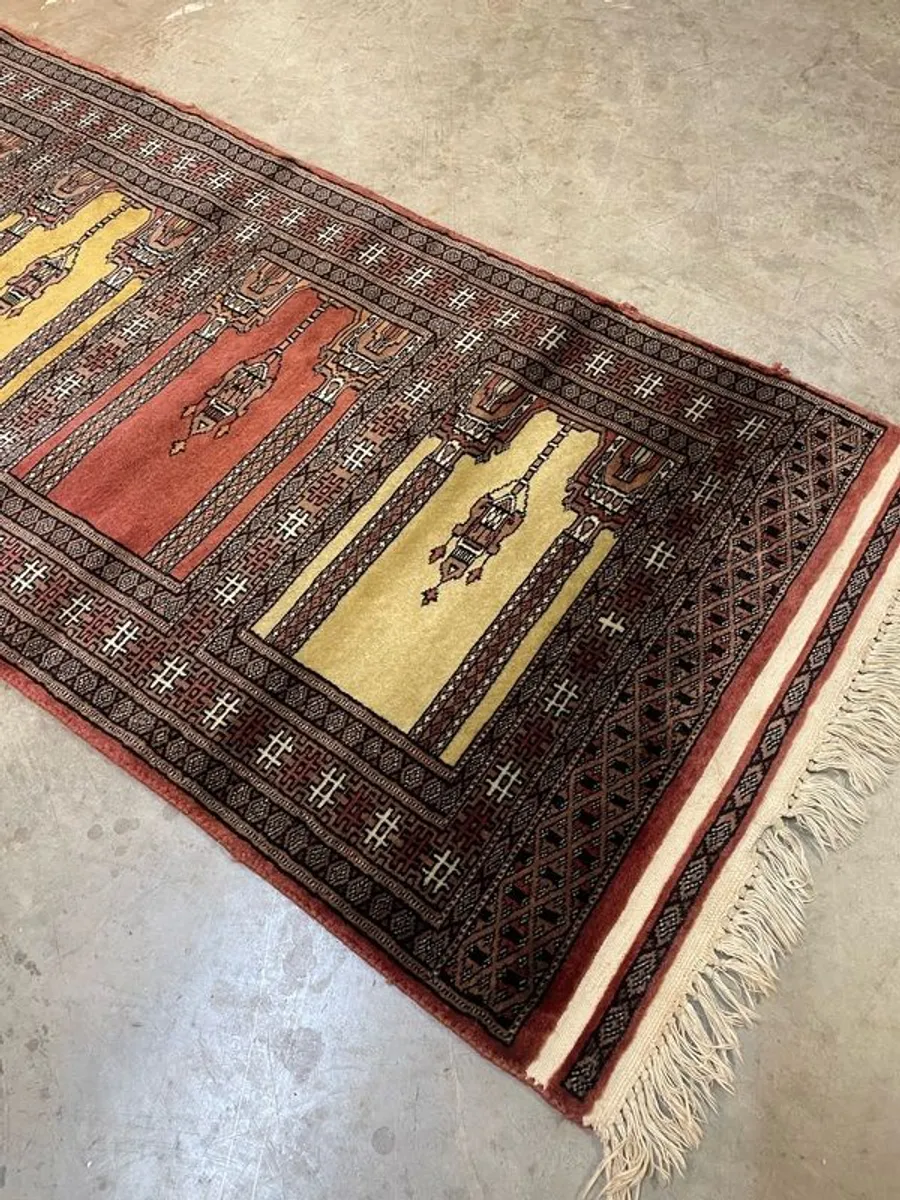 Elegant Pakistani Hand Knitted Rug - Image 2