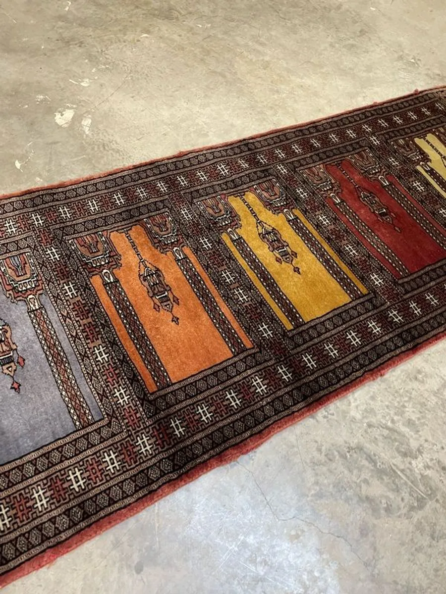 Elegant Pakistani Hand Knitted Rug - Image 3