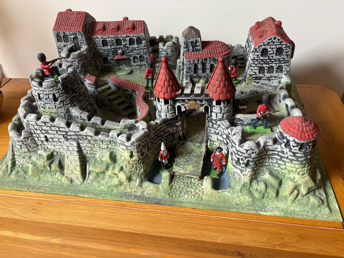 Model train scenery items - Image 1