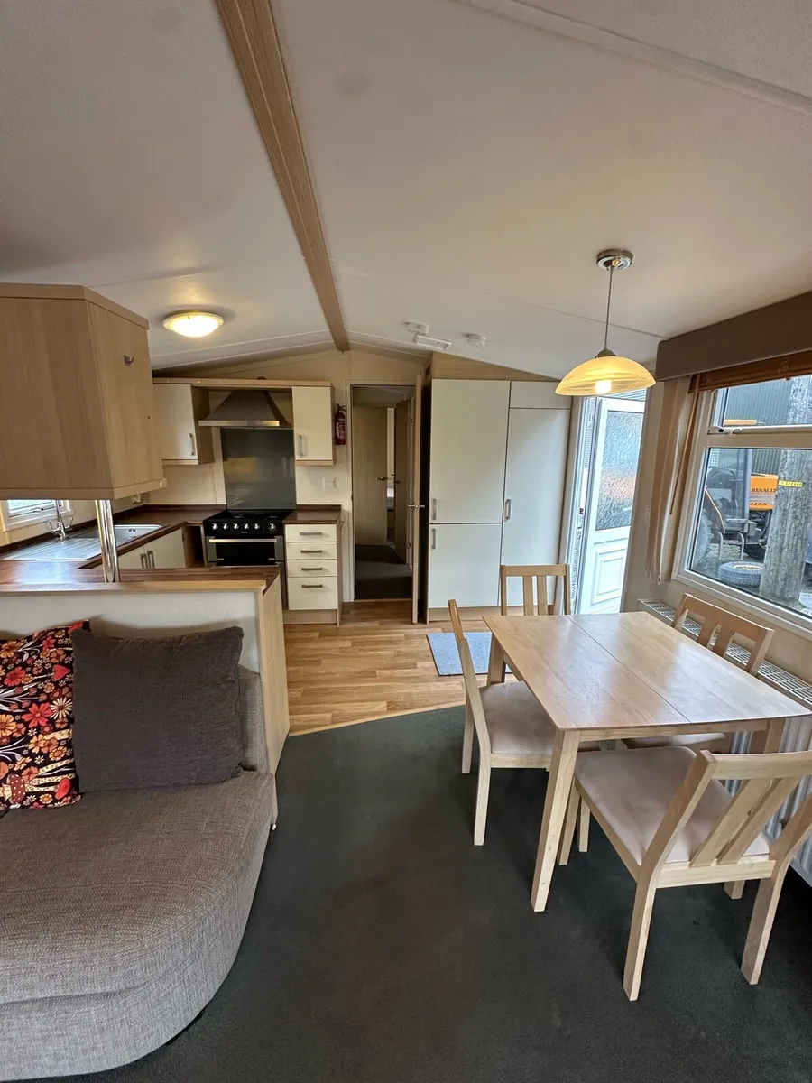 Swift Moselle 38/12 / 2 Bedroom - Image 4