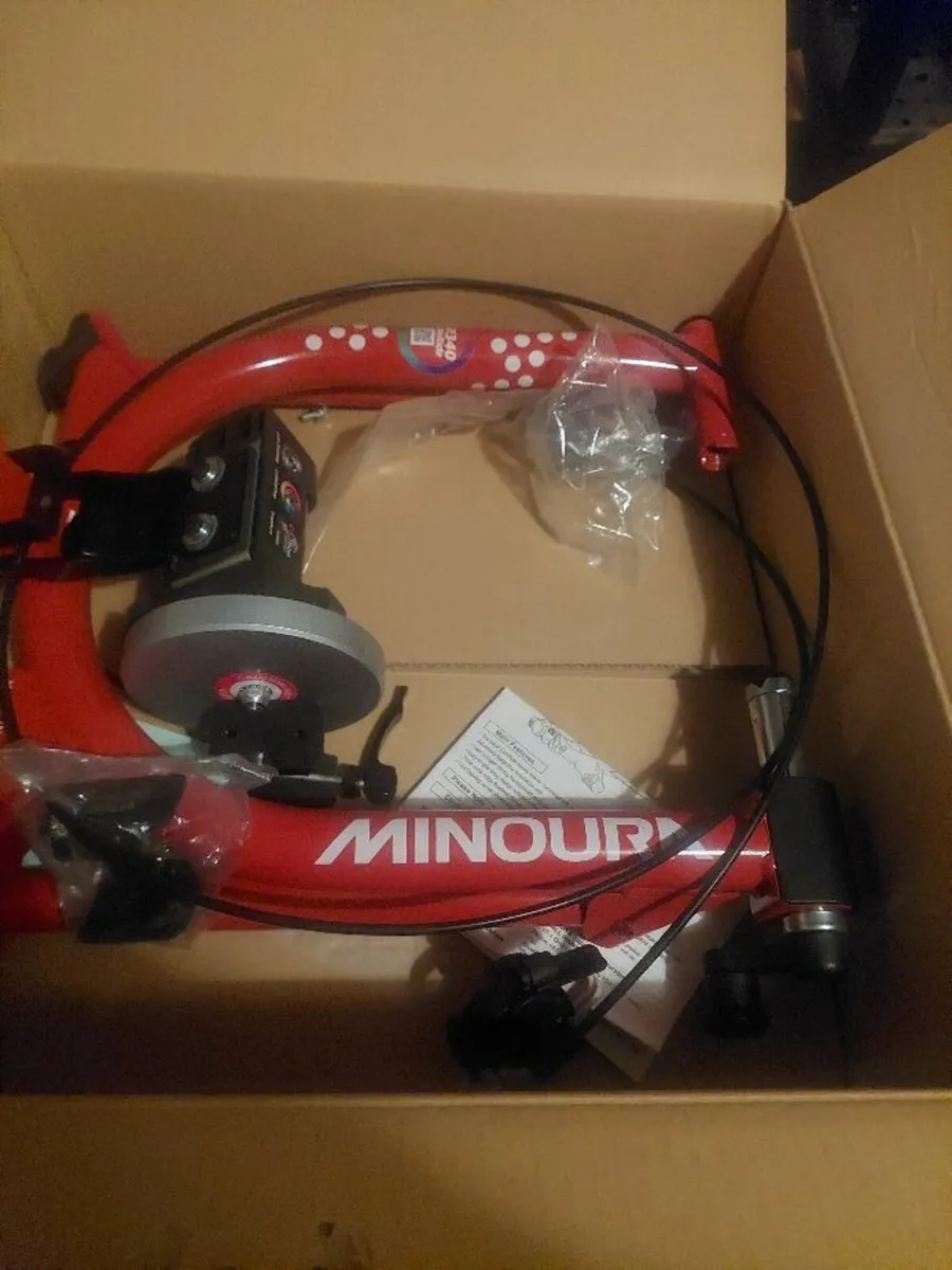 Bicycle indoor trainer Minoura LR 340 - Image 1