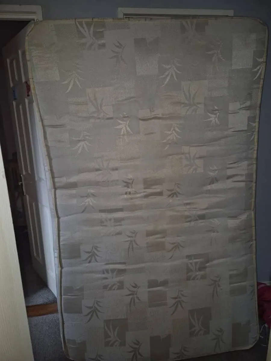 Double bed - Image 1