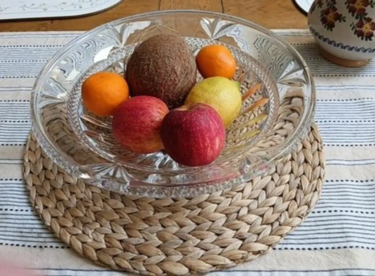 Beautiful cut glass fruit bowl - Image 1