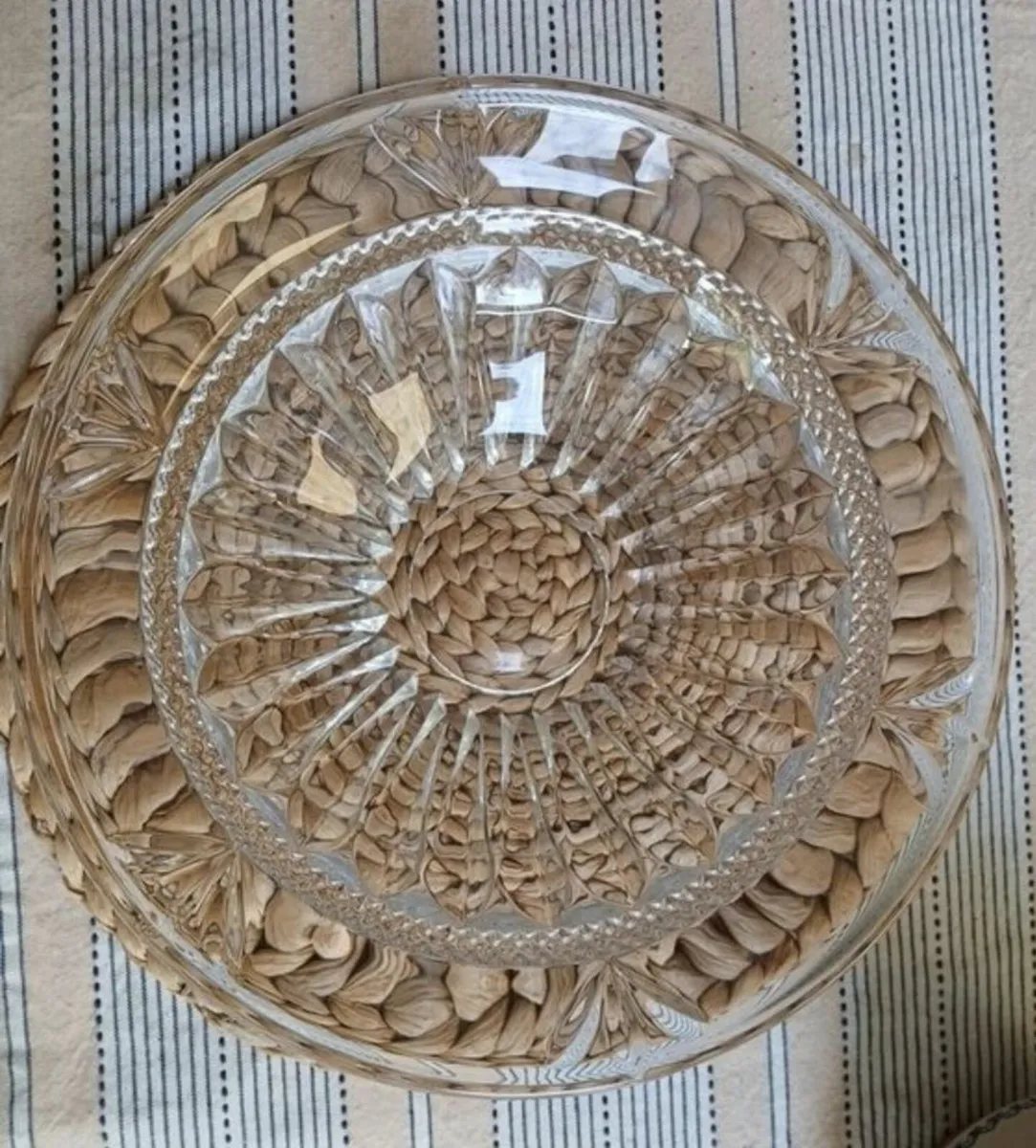 Beautiful cut glass fruit bowl - Image 3