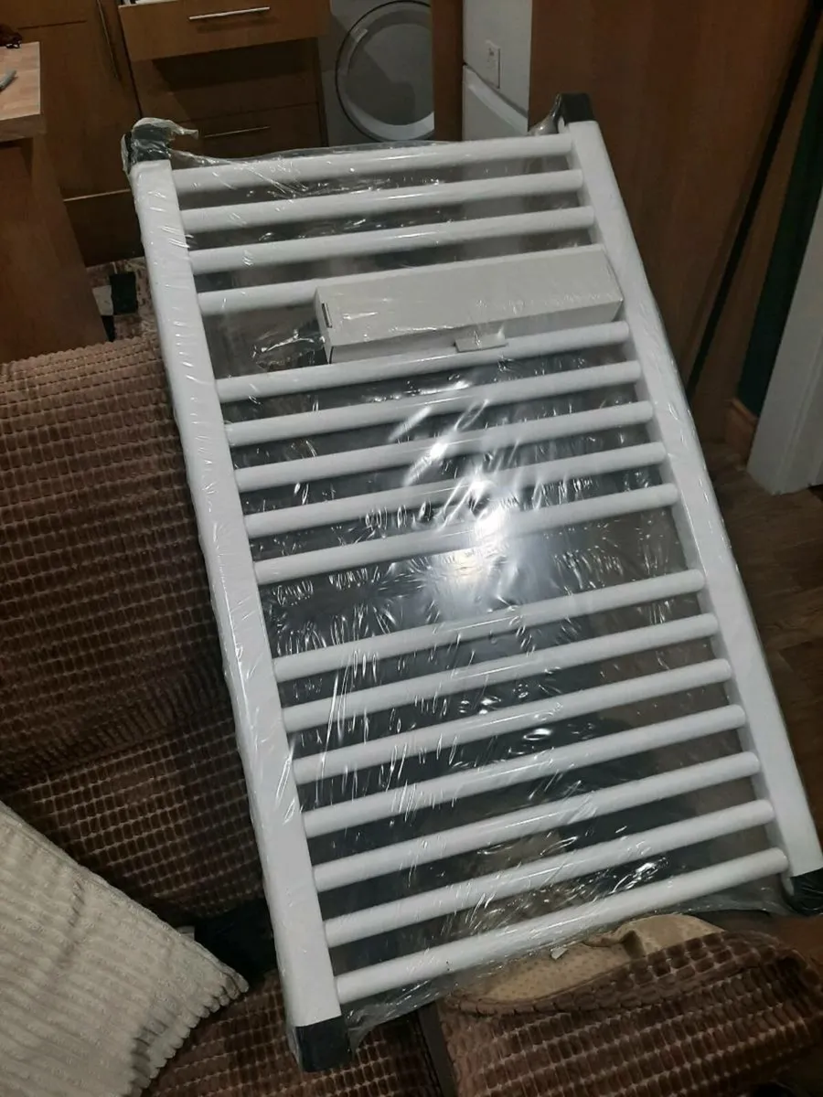 Heated toweal rail - Image 2