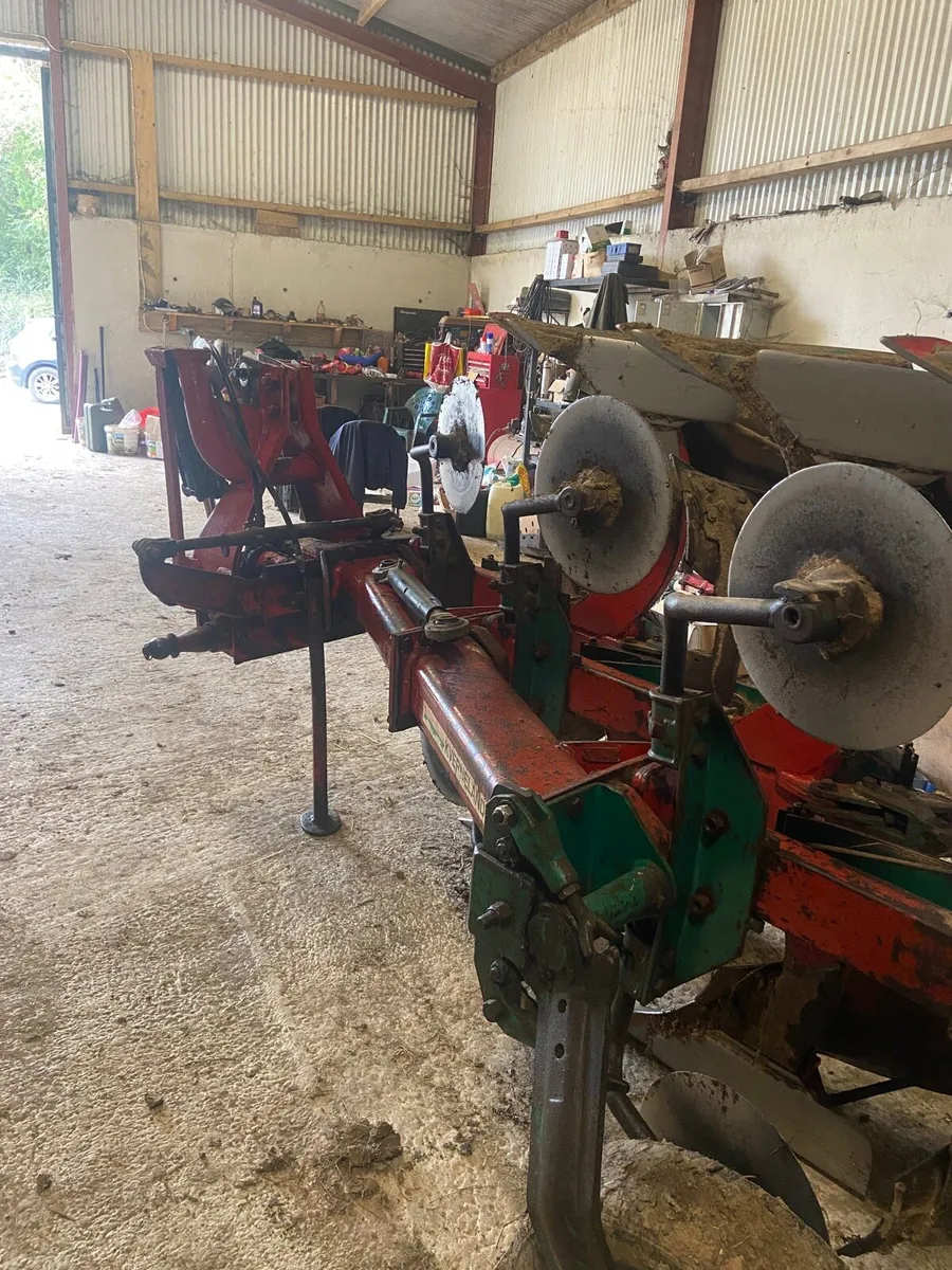 Kverneland 3 Furrow Reversible Plough - Image 3