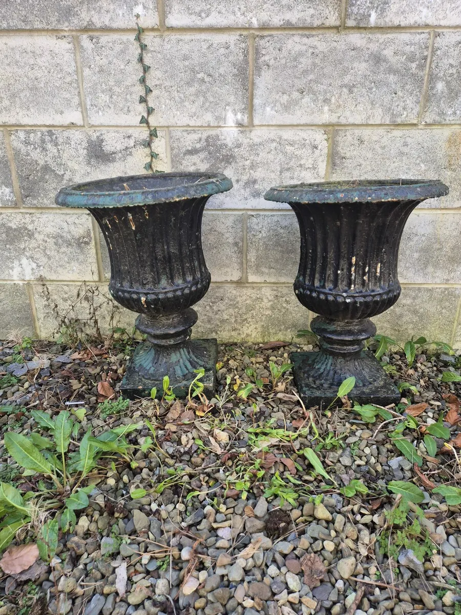 Cast iron urns - Image 4