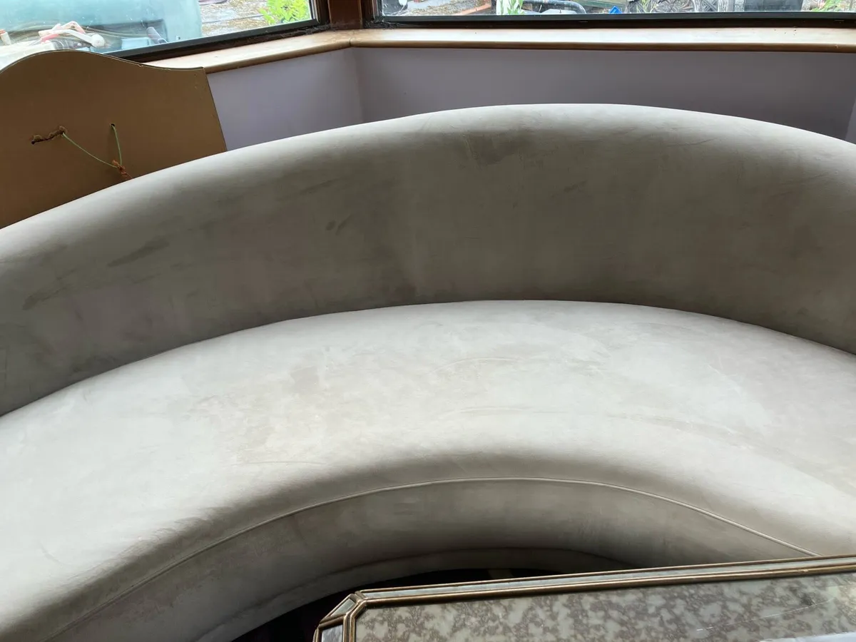 Curved elegant Sofa - Image 1