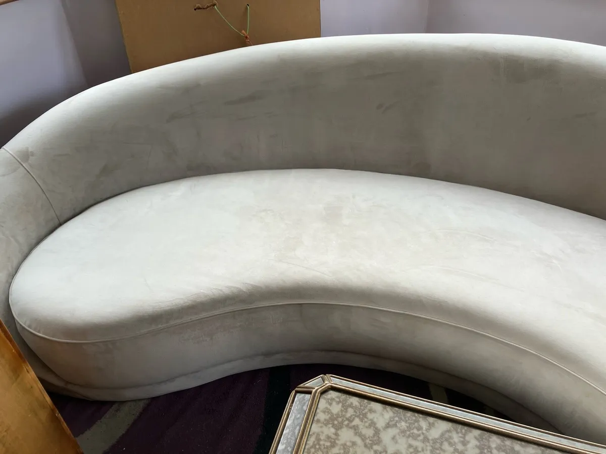 Curved elegant Sofa - Image 3