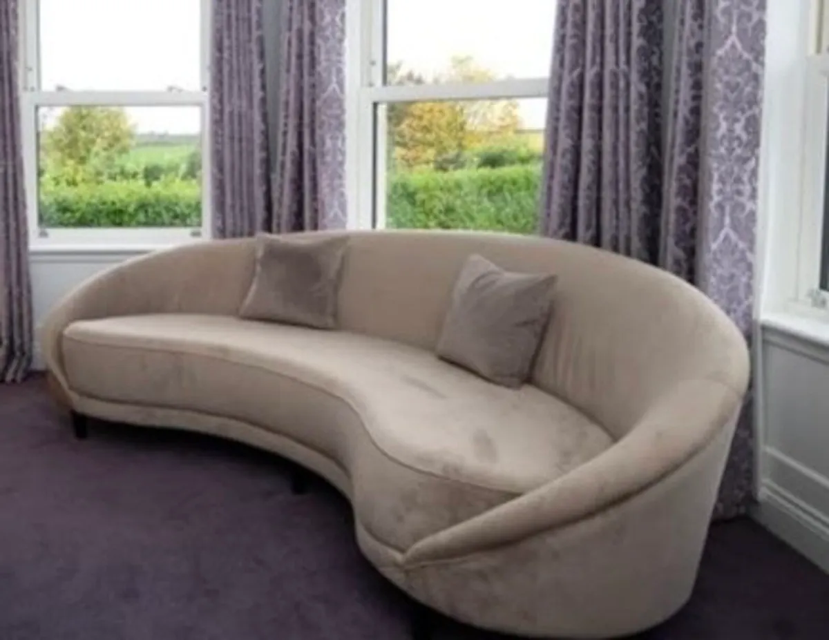 Curved elegant Sofa - Image 4