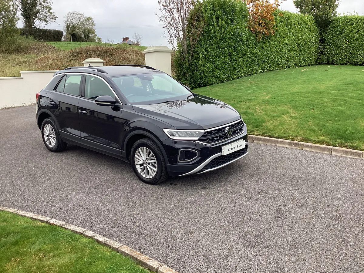 2022 Volkswagen T Roc Diesel SUV Manual - Image 3