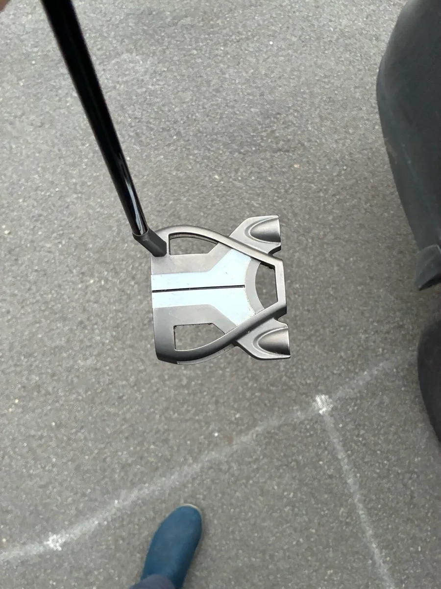 Left handed putters - Image 1