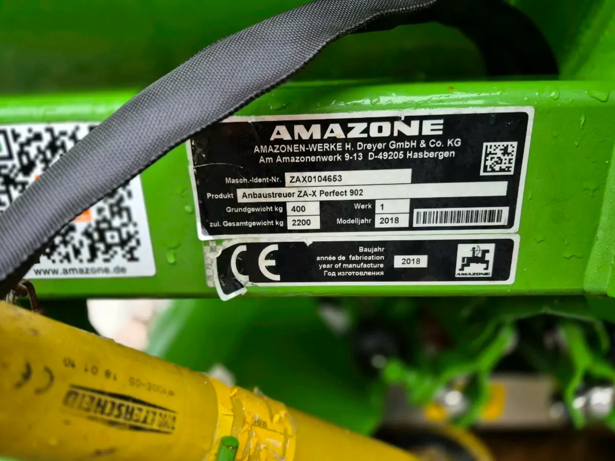 AMAZONE ZAX 902 FERT SPREADER AND PLOUGH - Image 4