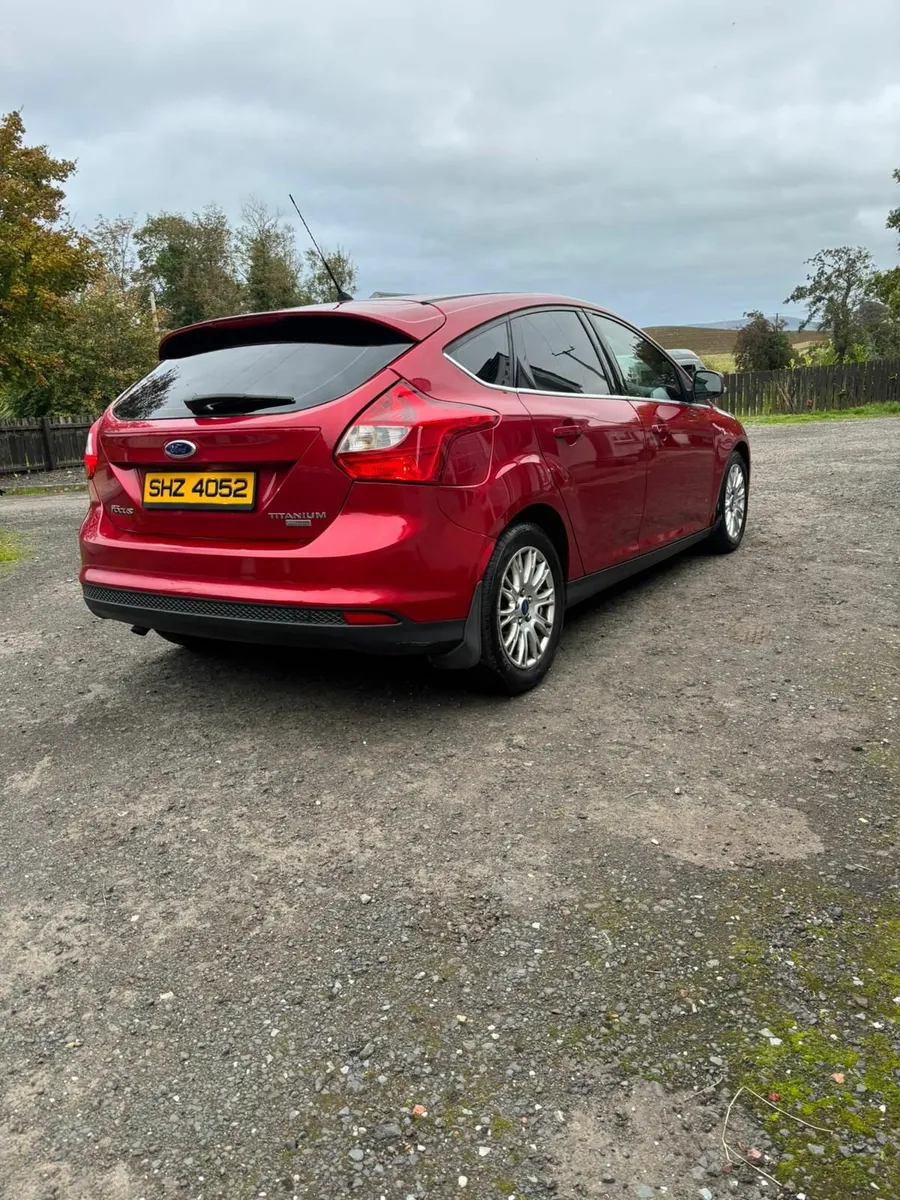 Ford Focus 2012 - Image 2
