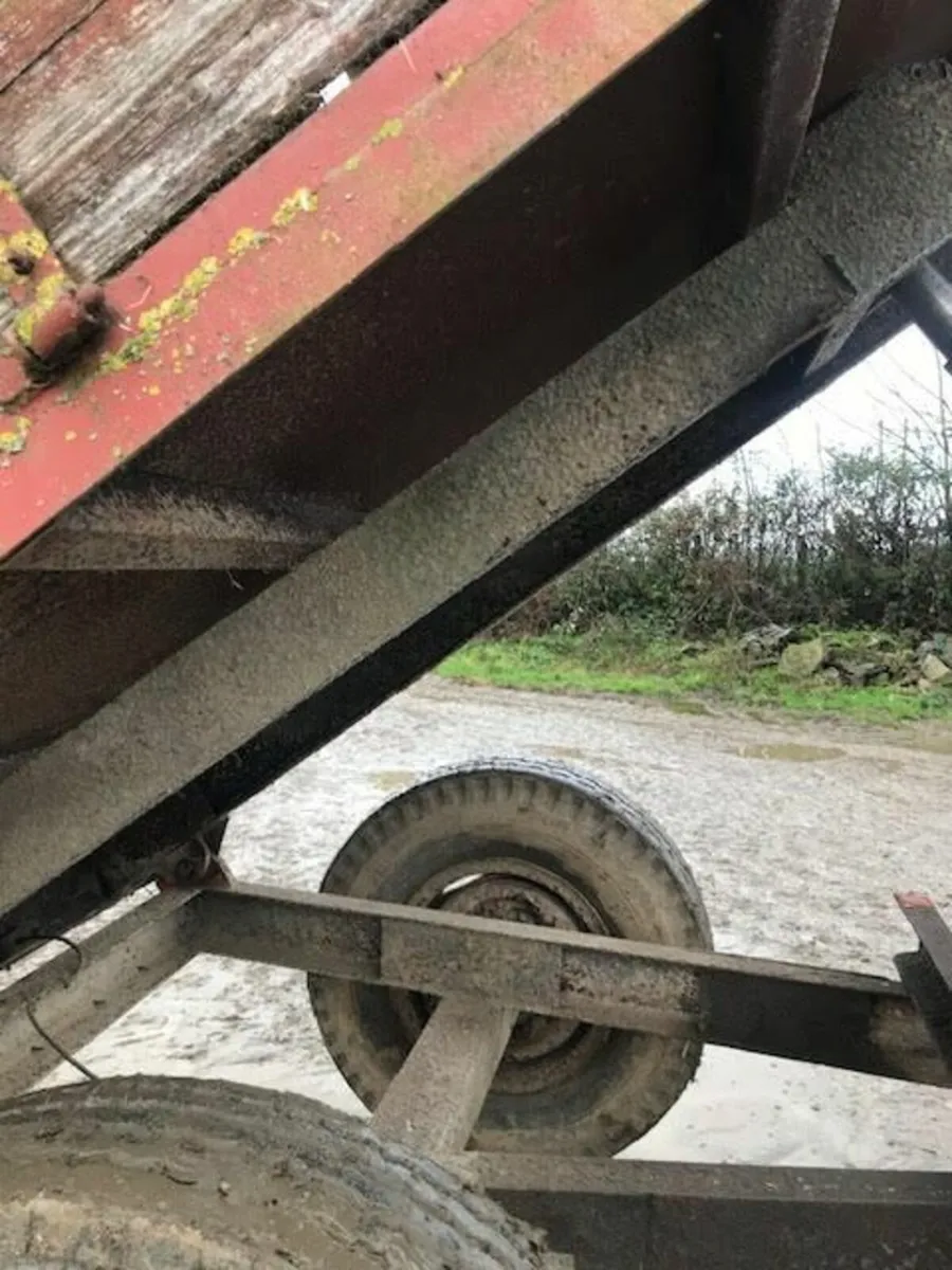 Trailer in need of repair - Image 2