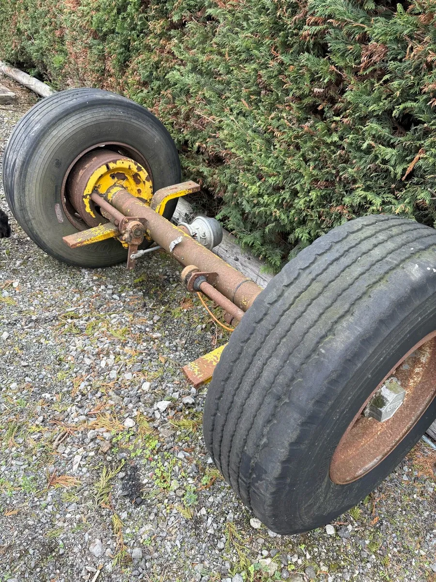 10 Stud Axles - Image 1