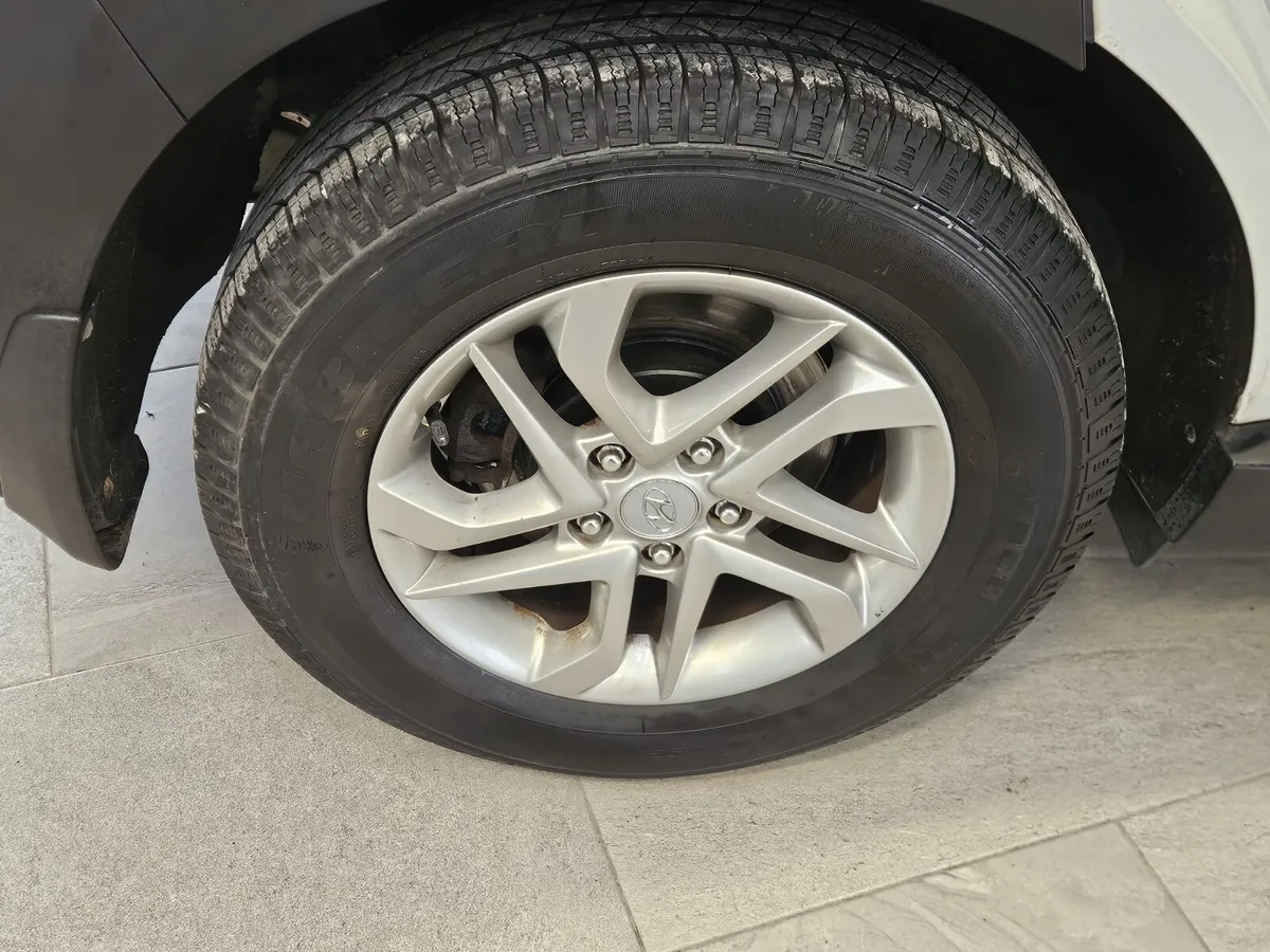 16 HYUNDAI TUCSON PETROL 1 OWNER - Image 4