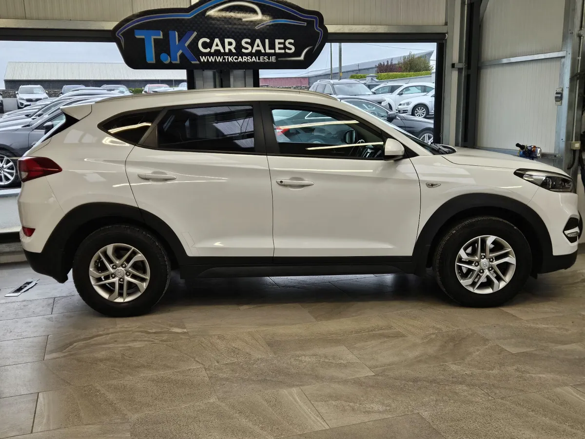 16 HYUNDAI TUCSON PETROL 1 OWNER - Image 2