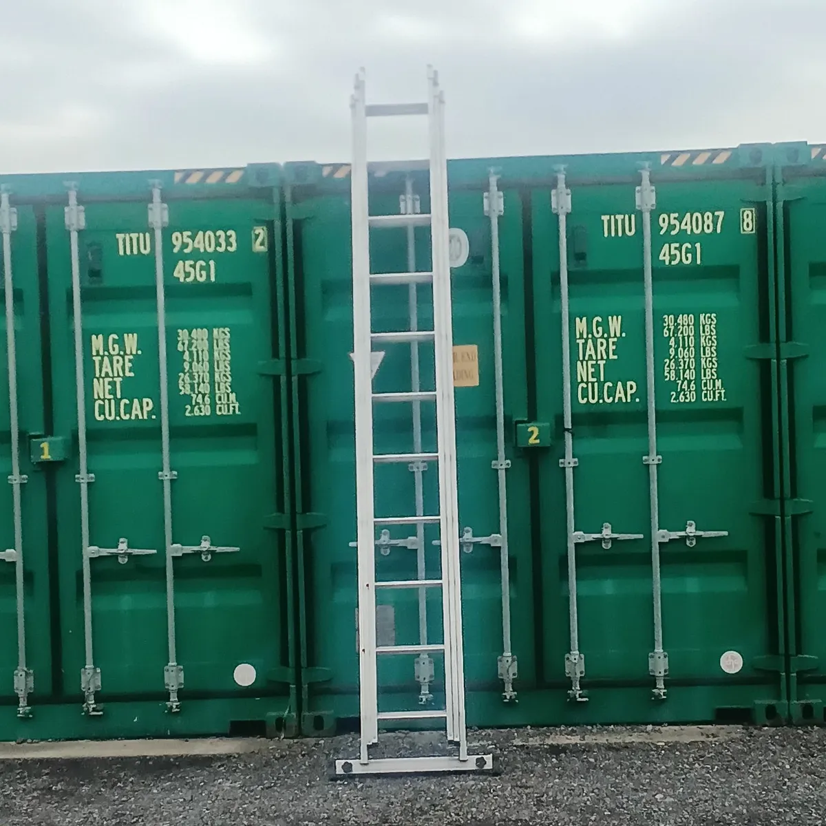 Ladder triple 11 rung - Image 1