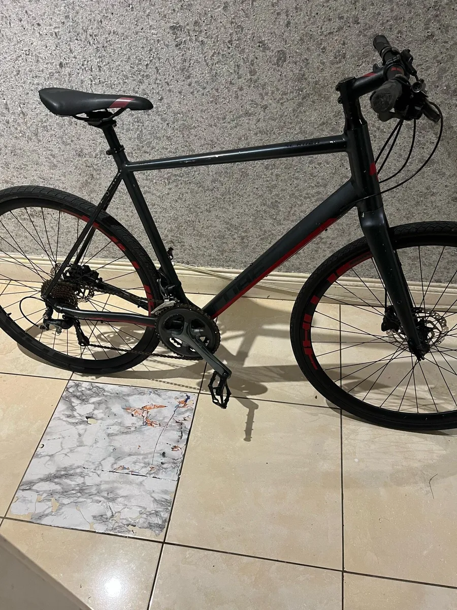 Cube Hyde Hybrid Bike - Image 1