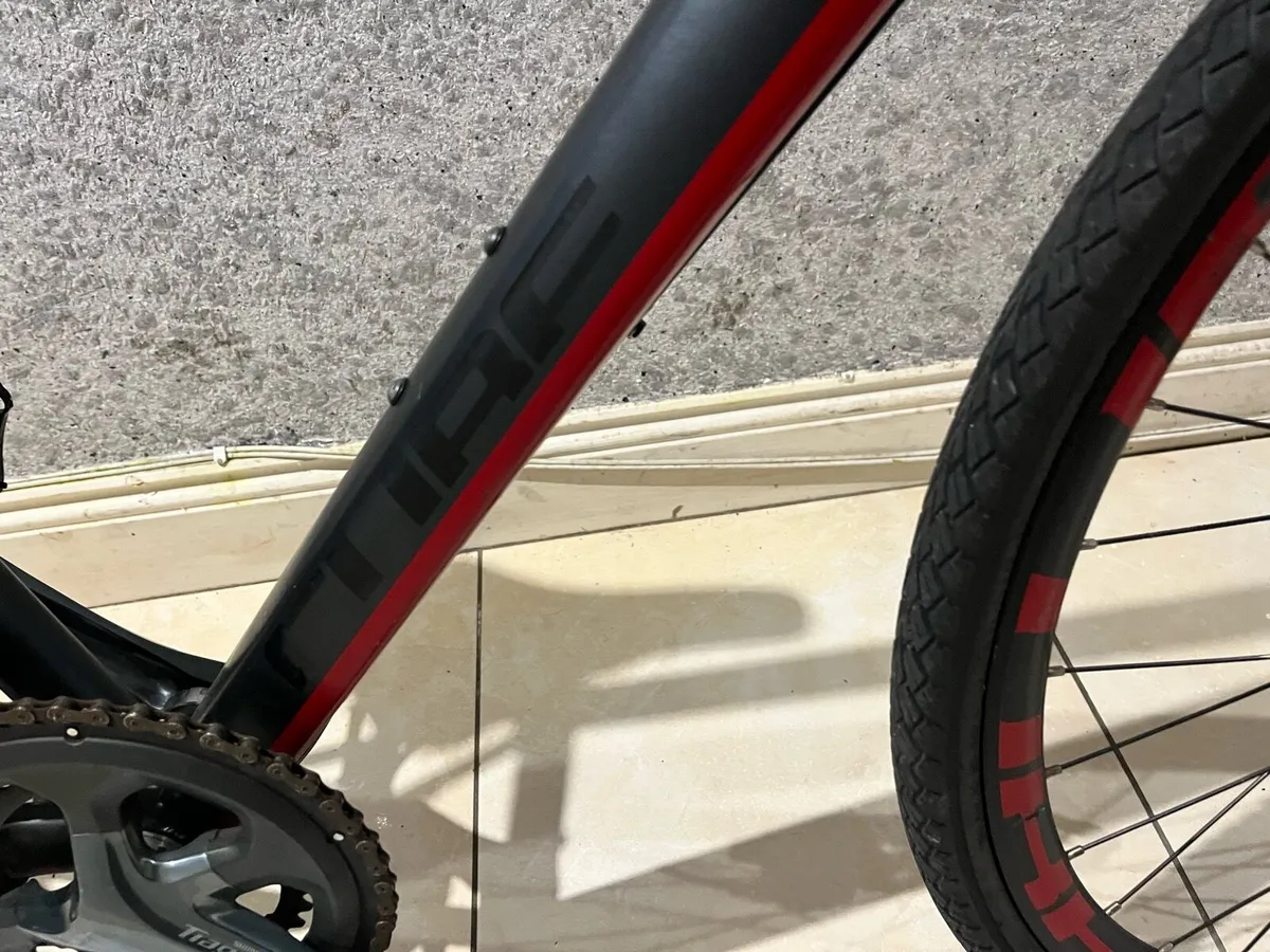 Cube Hyde Hybrid Bike - Image 3