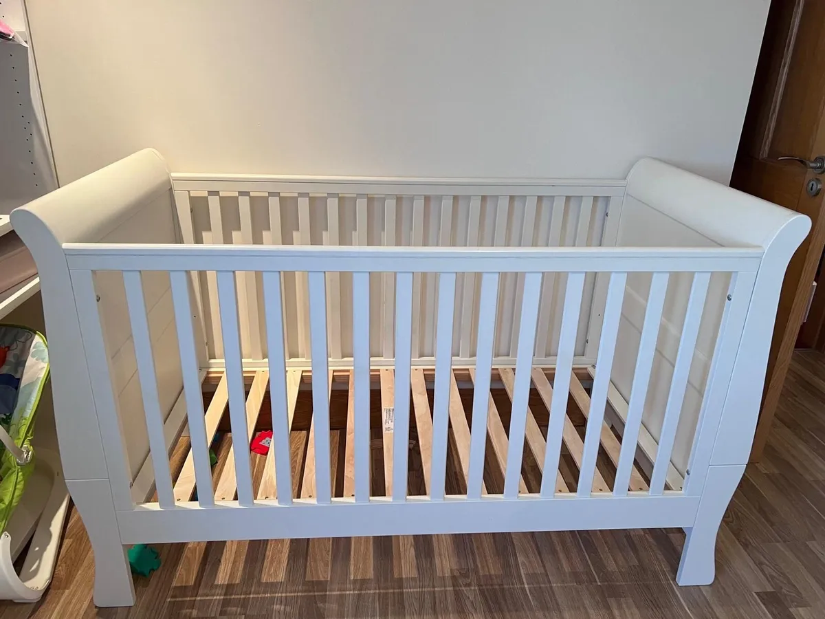 Childrens cot - Image 1