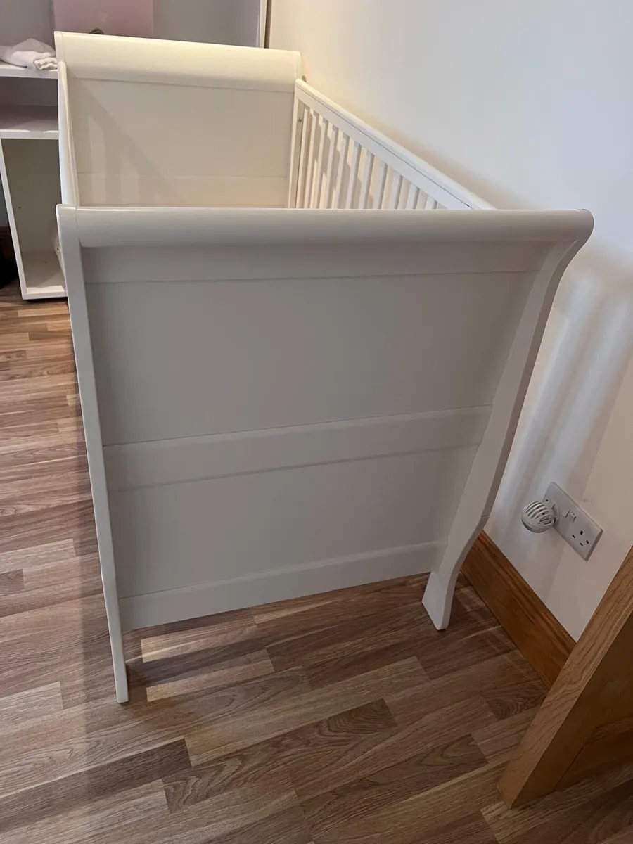 Childrens cot - Image 2