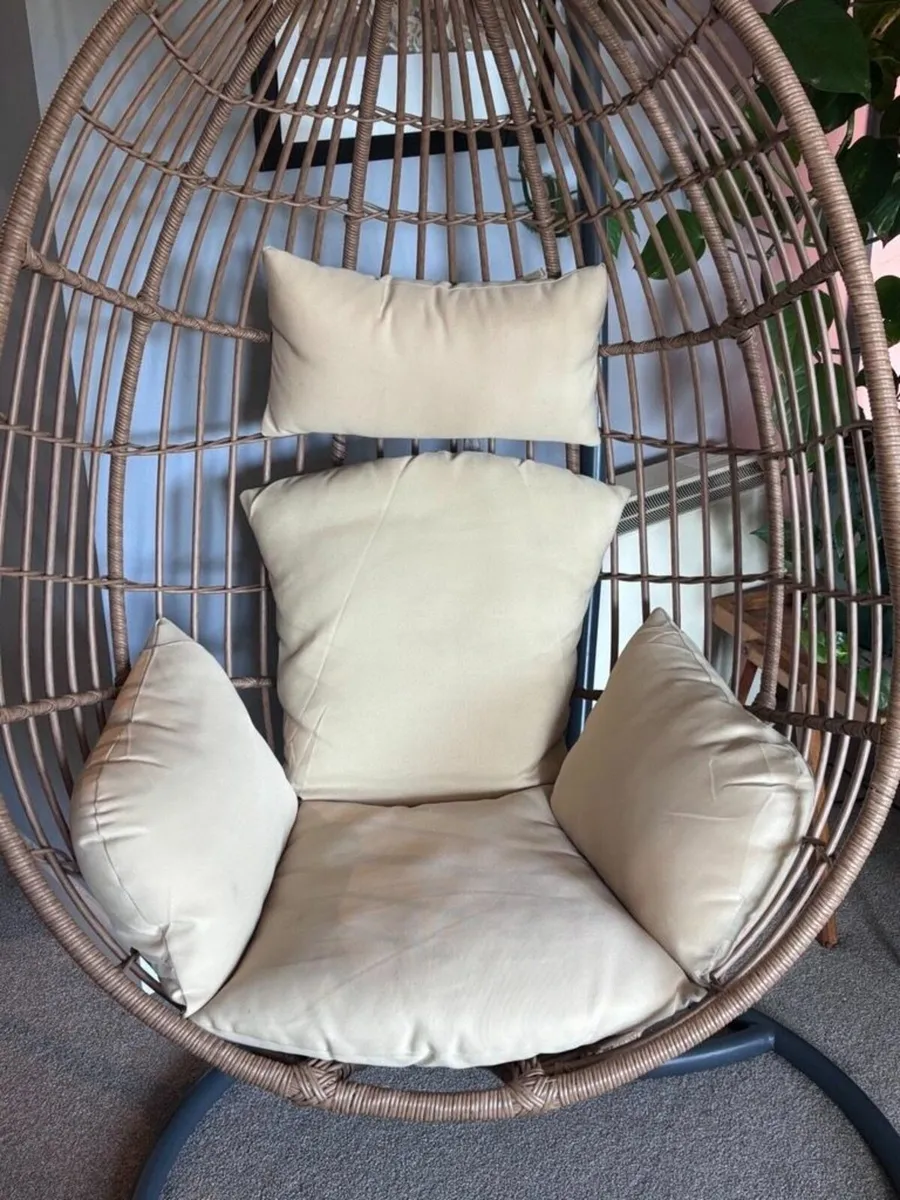 Egg Chair - Image 1