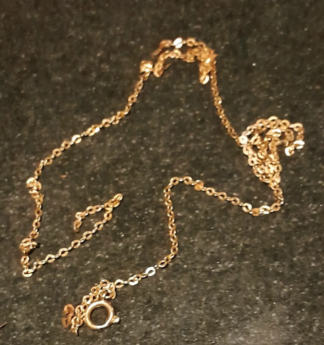 9k gold chain, broken - Image 1
