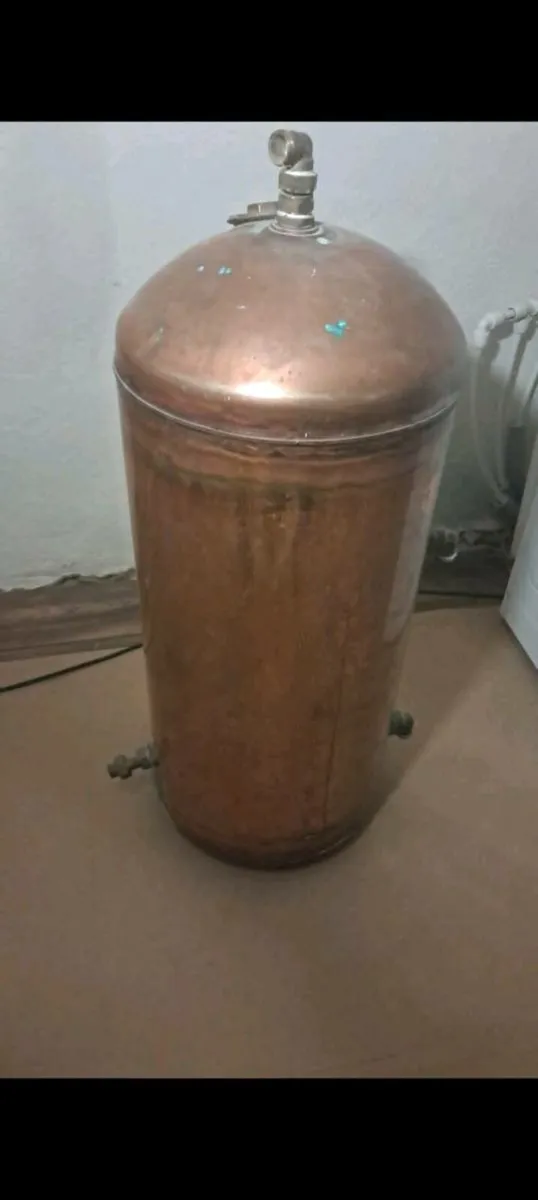 Copper Tank with Thermostat and Pump - Image 1