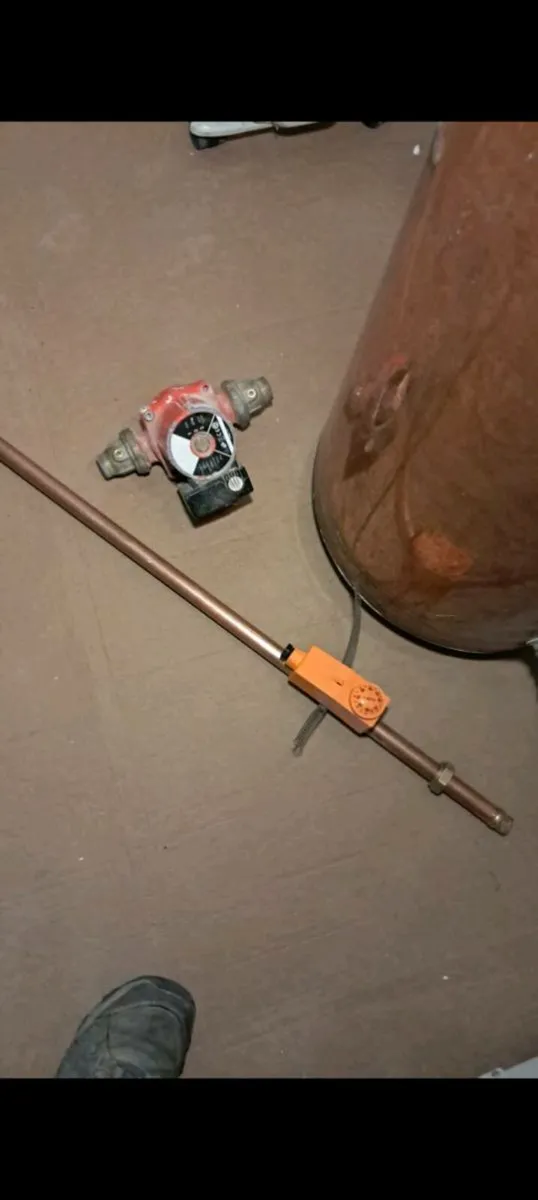 Copper Tank with Thermostat and Pump - Image 4