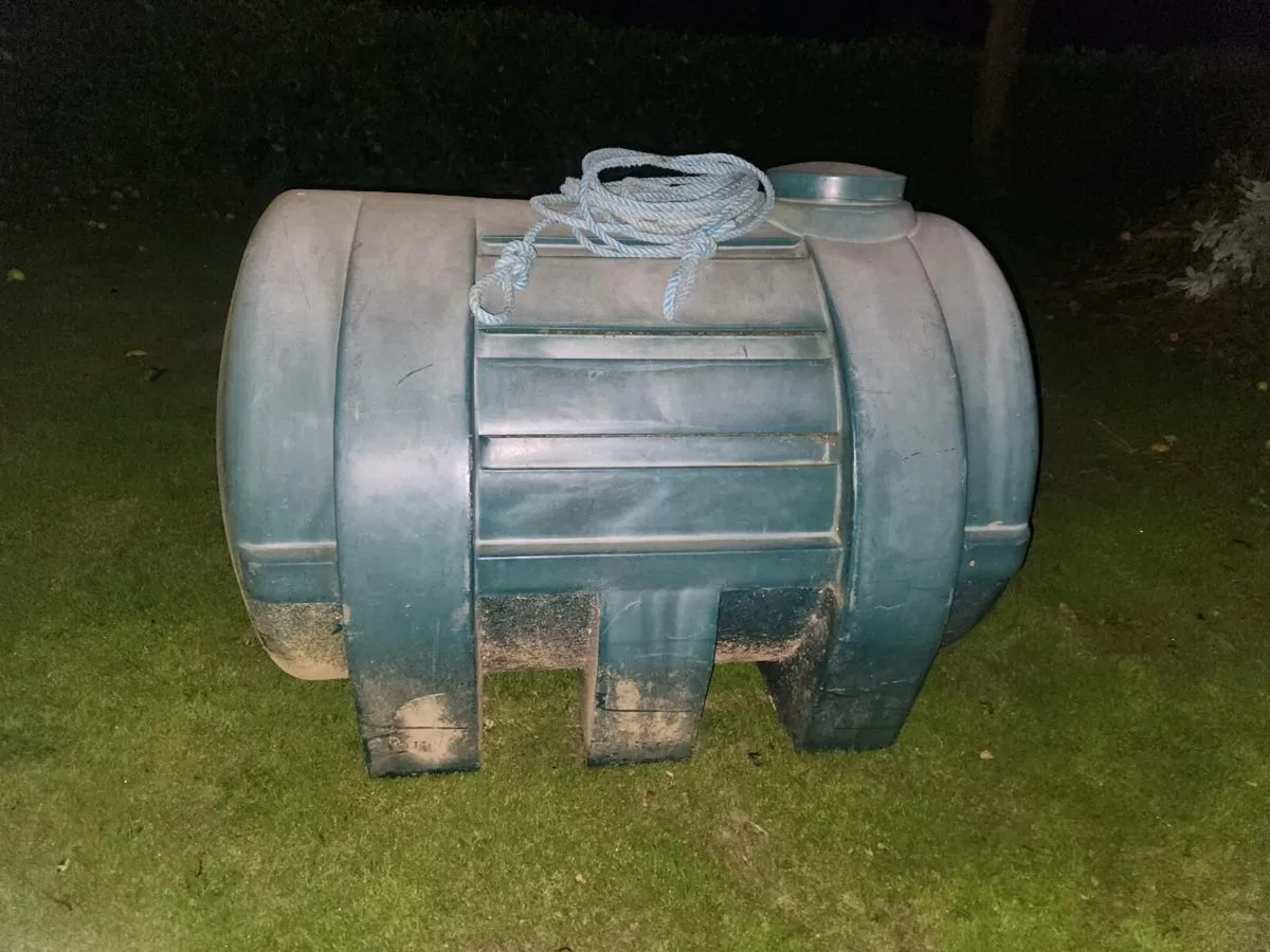 Oil tank