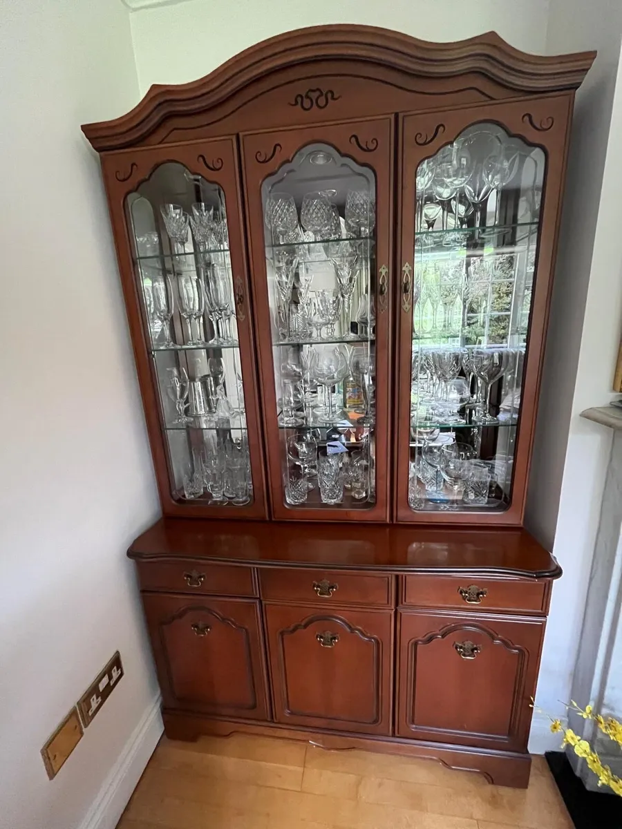 Antique style Cabinet with lights - Image 2