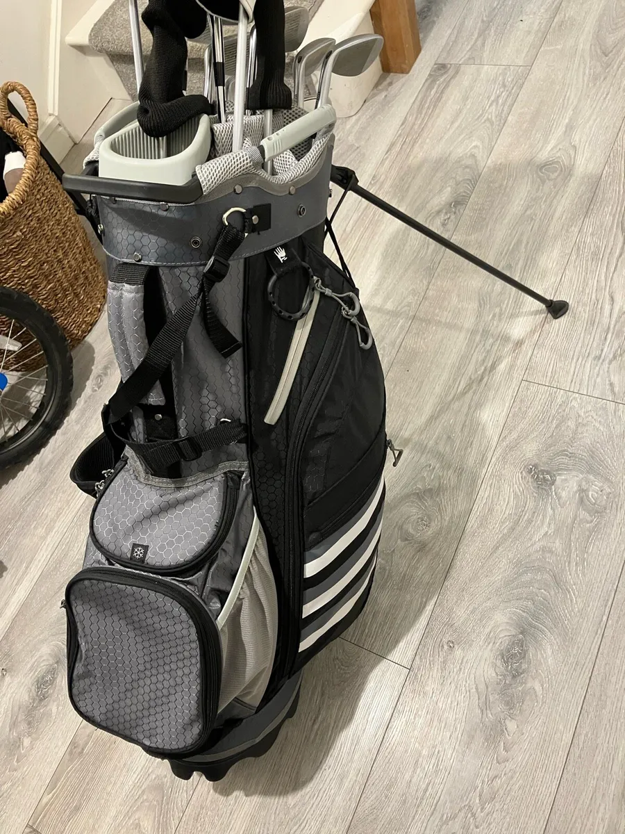 Golf Stand Carry Bag like new Perfect condition - Image 2