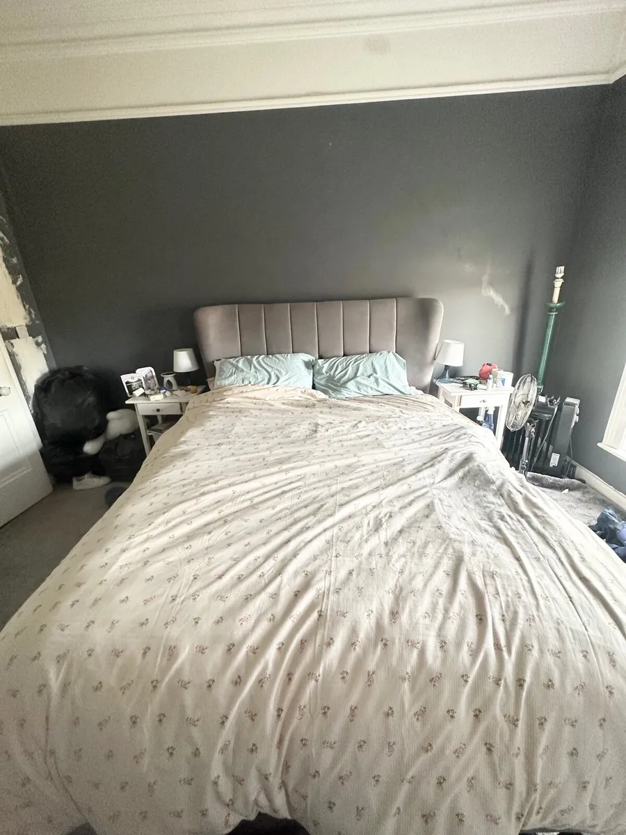 Bed frame - Image 1
