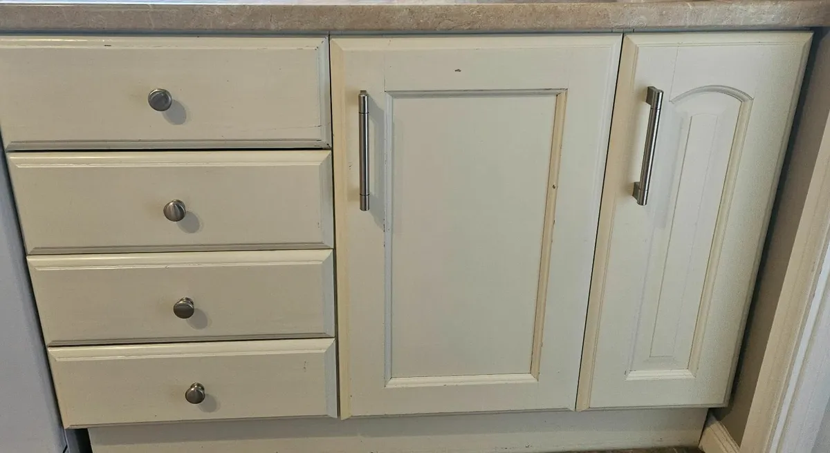 Solid pine painted kitchen doors - Image 3