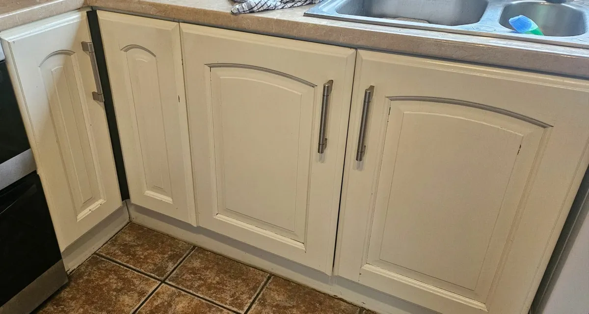 Solid pine painted kitchen doors - Image 4