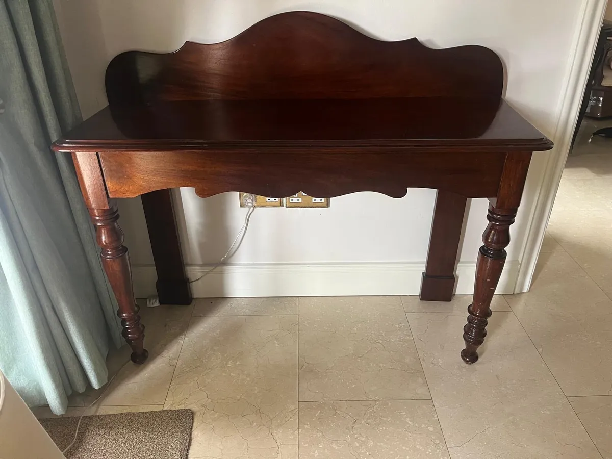 Hallway table - Image 1
