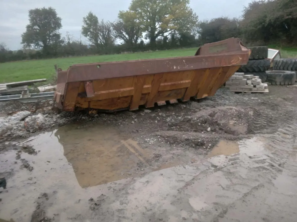 Tipping ram and volvo dumper body make nice dumper - Image 2