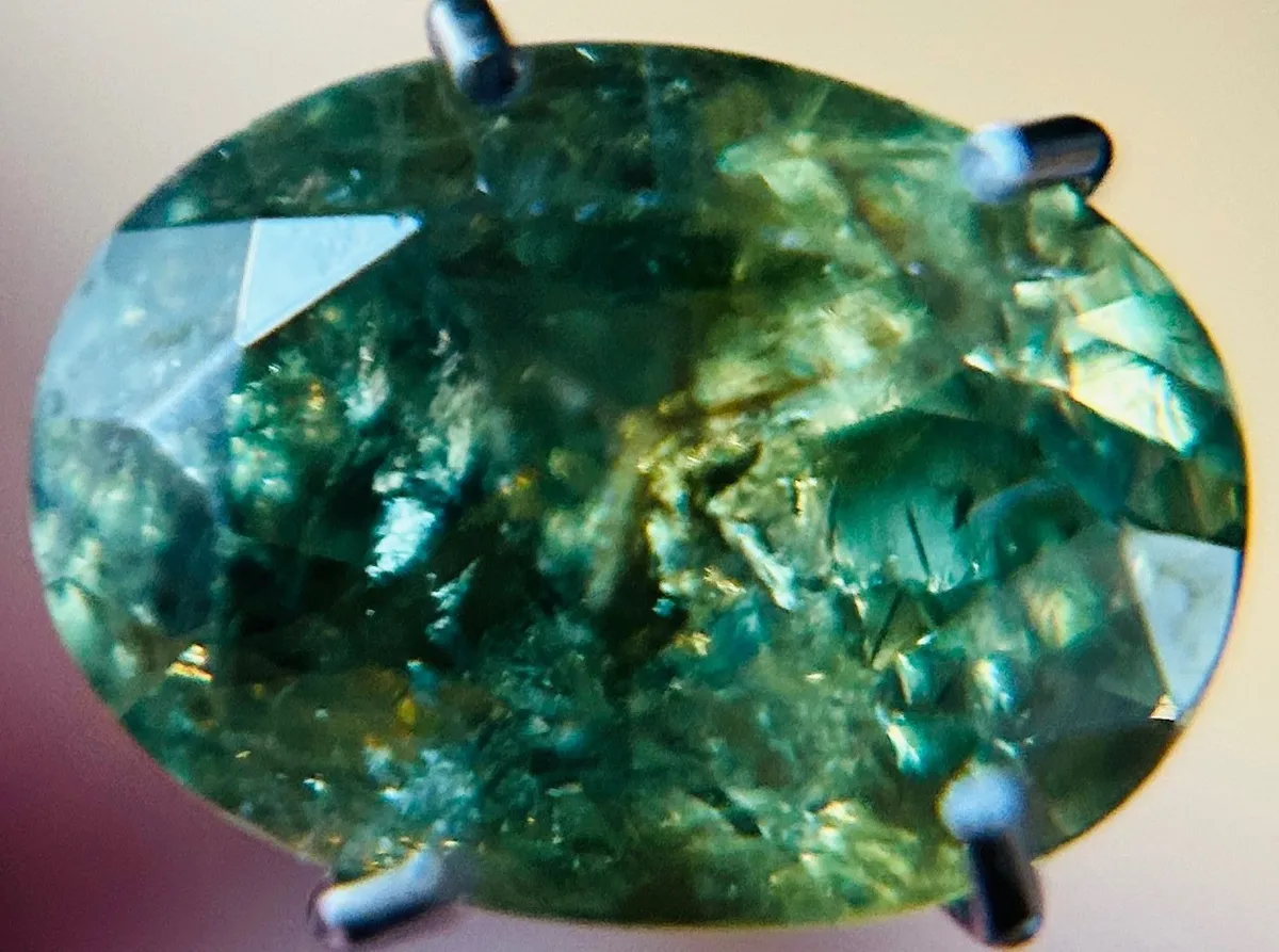 Green Demantoid Garnet 1.56 ct - Image 1