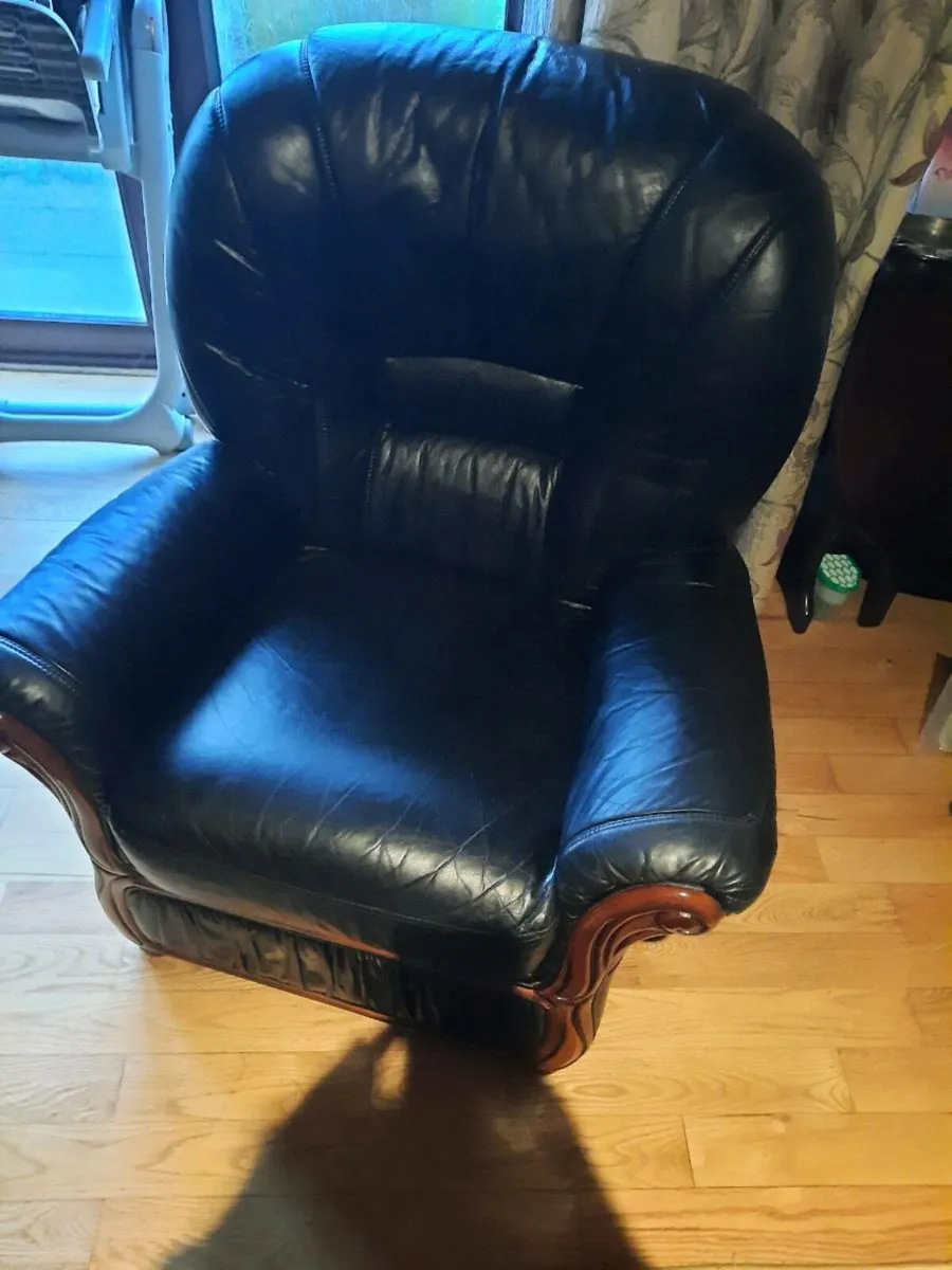 3 piece sofa and chairs - Image 3