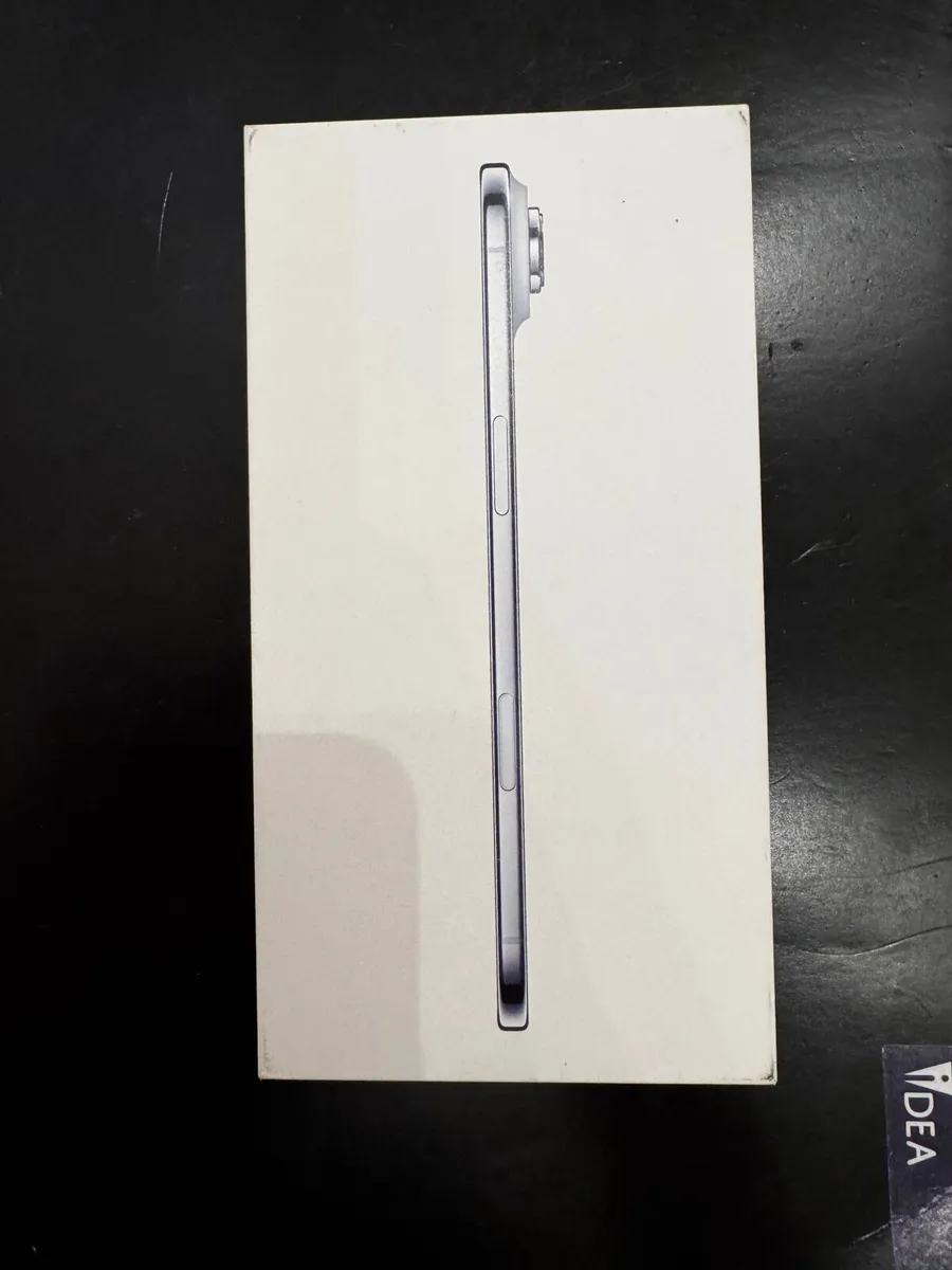 iPhone Air (256GB) Sky Blue – Like New – €1,000 - Image 2