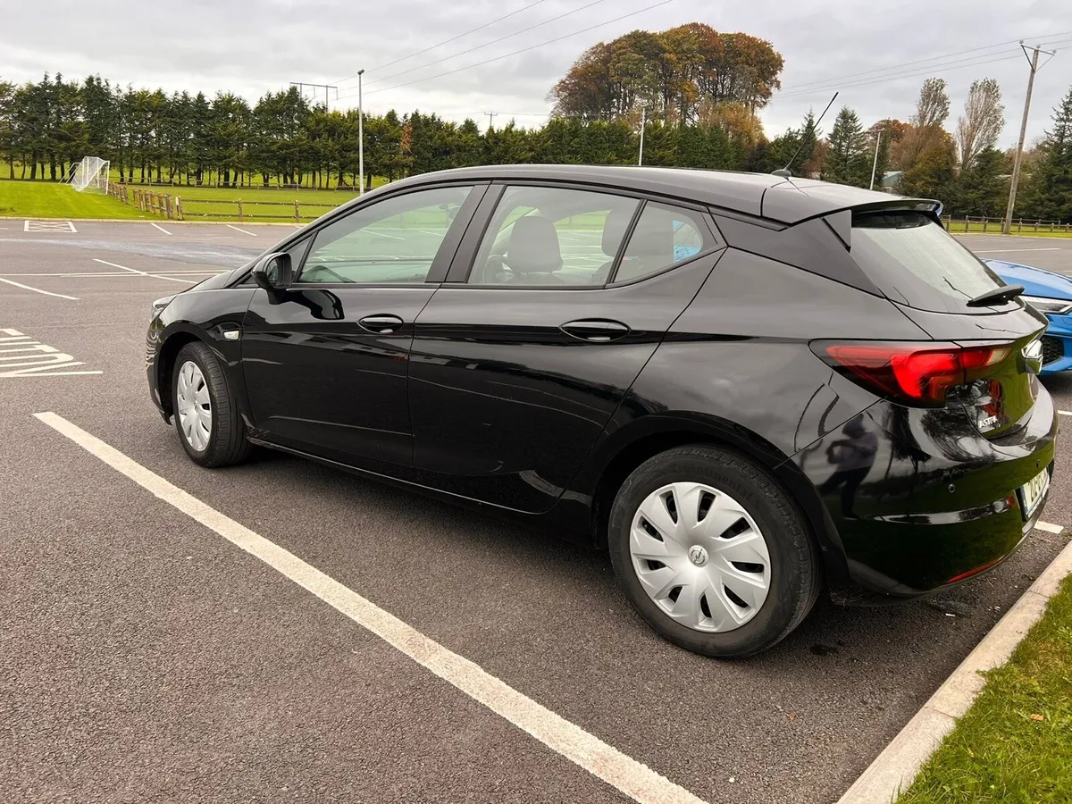 Opel Astra 2021 Diesel - Image 2