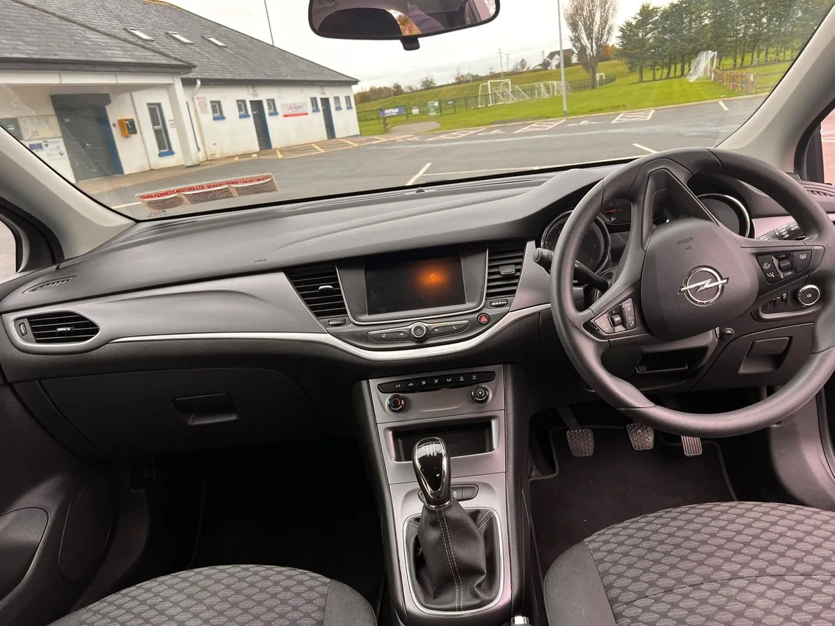 Opel Astra 2021 Diesel - Image 4